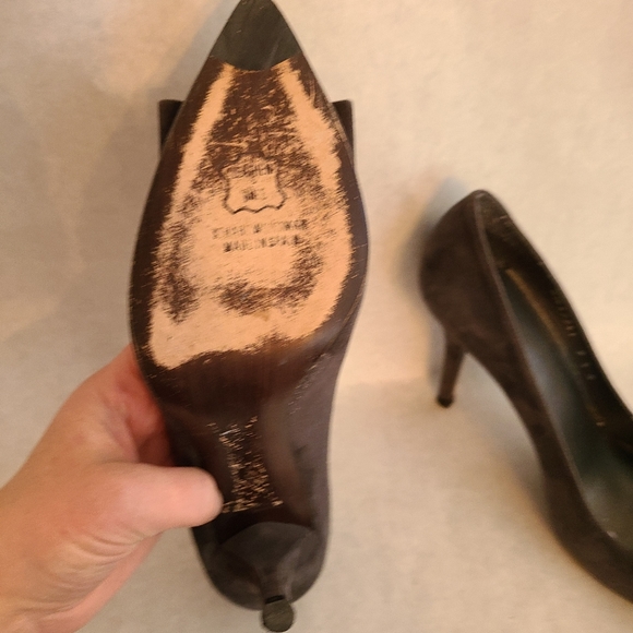 Stuart Weitzman Grey Suede Heels - Picture 5 of 5